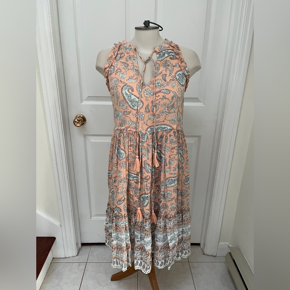 Navleen Chic Sleeveless Paisley Midi Dress in Peach